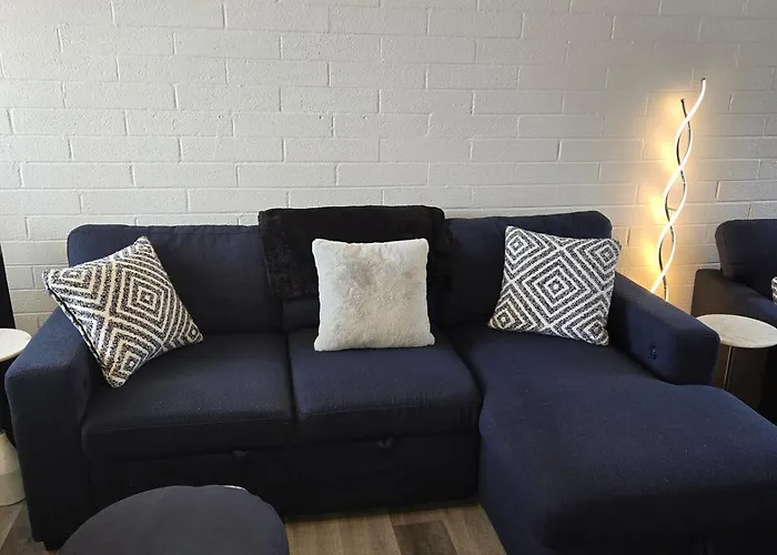 Stylish Modern In Midtown, Apartment *