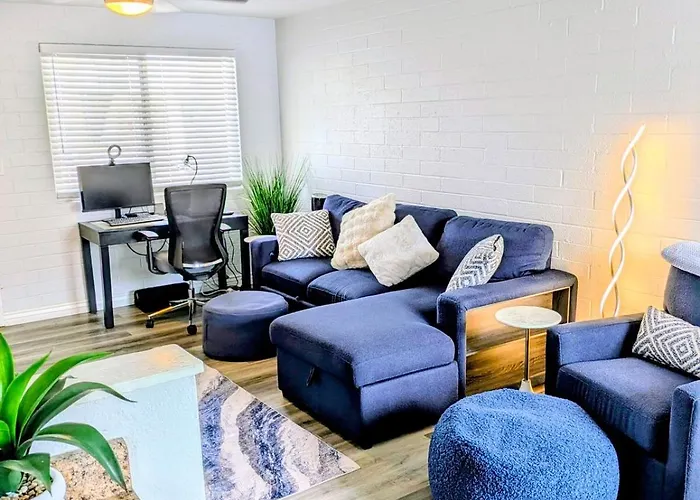 Stylish Modern In Midtown, Apartment *
