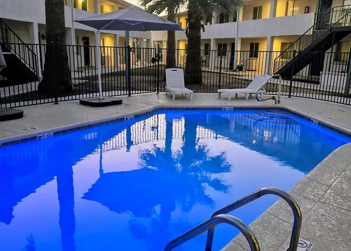Stylish Modern In Midtown, Phoenix