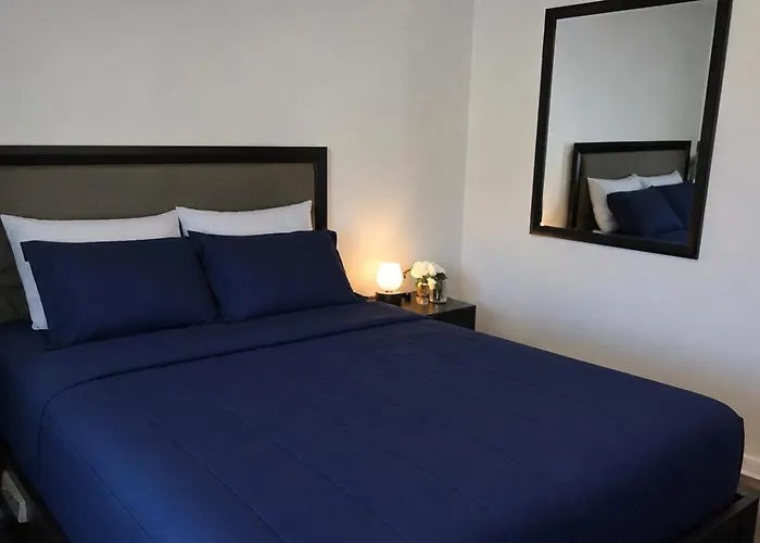 Apartment Stylish Modern In Midtown, *